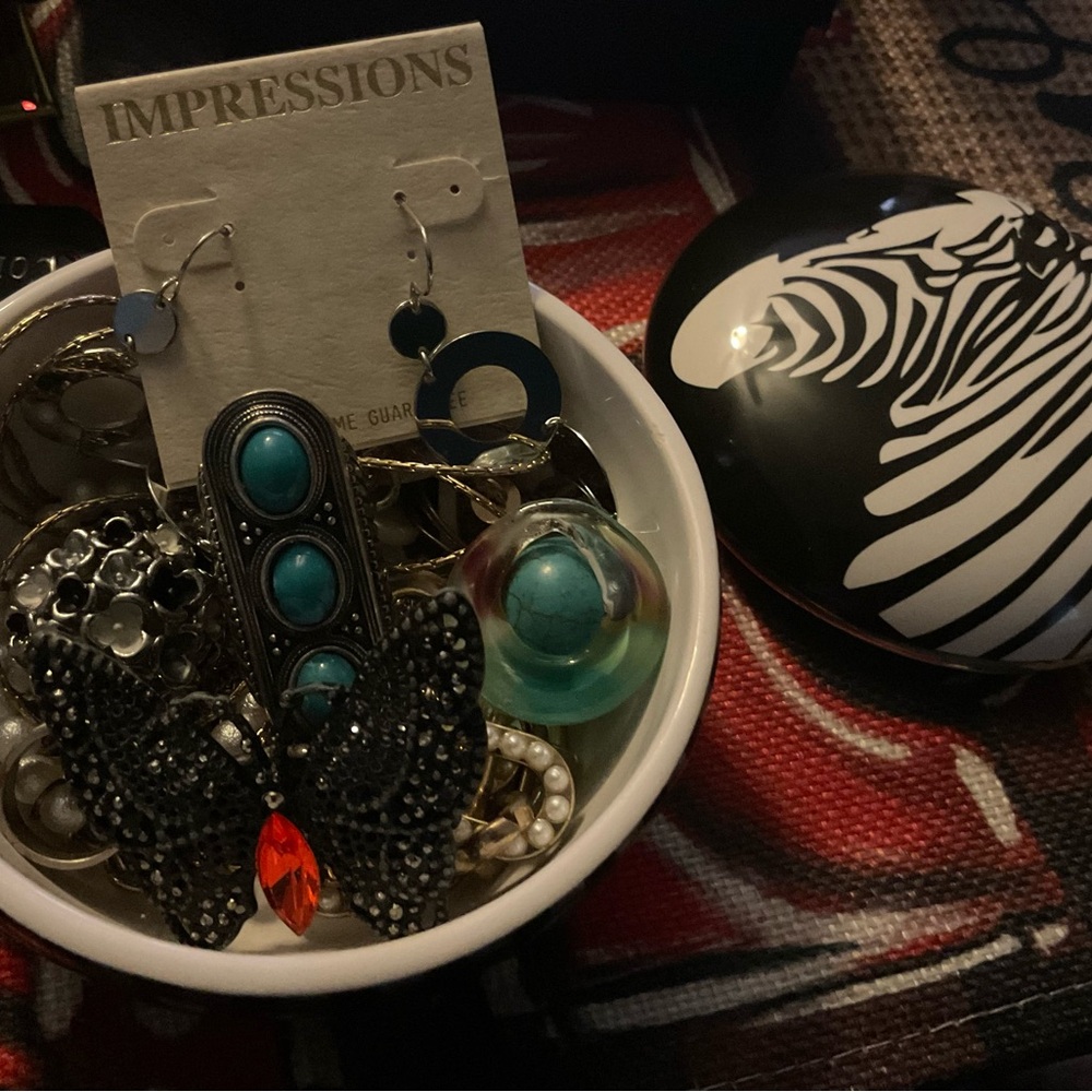 Zebra trinket bowl with mystery jewelry